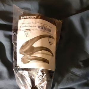Tupperware zest n press gadget